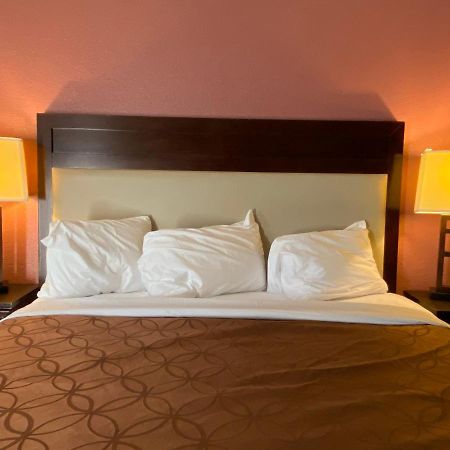 Express Inn Lafayette Bagian luar foto