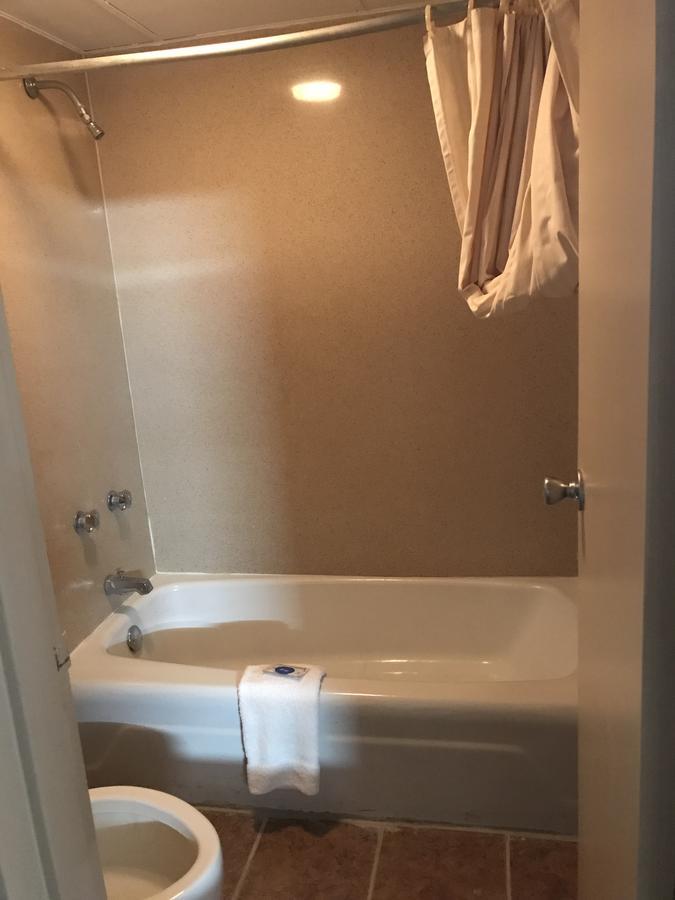 Express Inn Lafayette Bagian luar foto