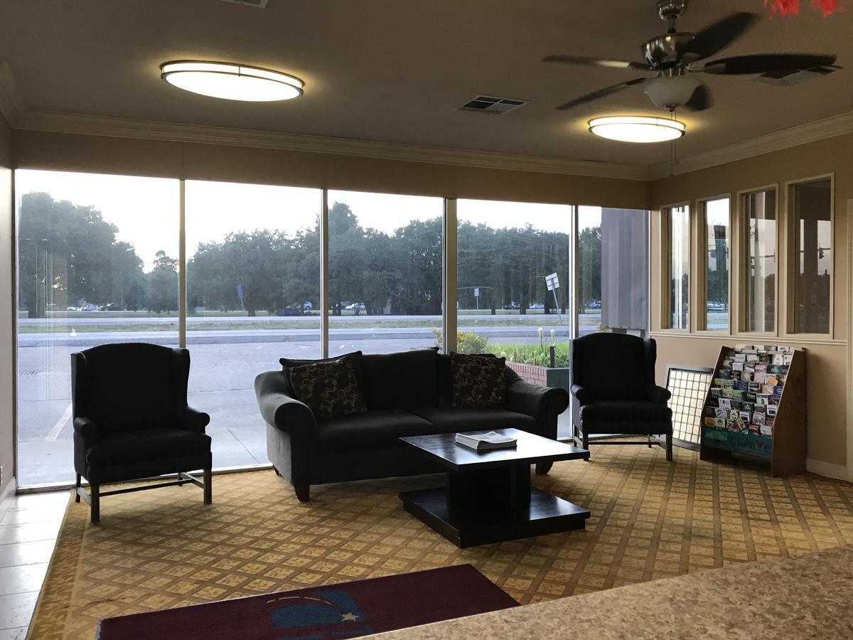 Express Inn Lafayette Bagian luar foto