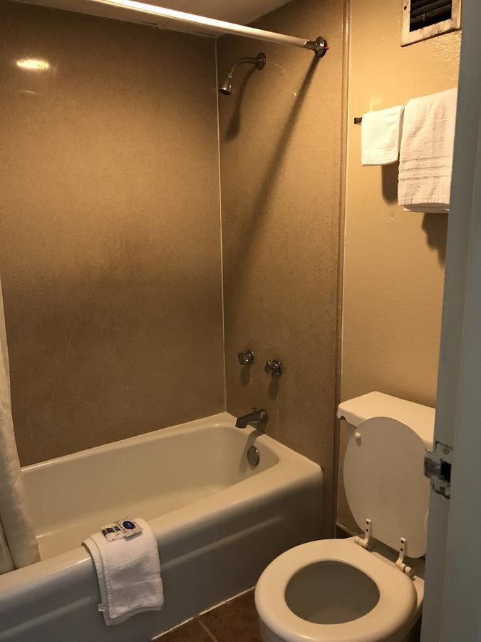 Express Inn Lafayette Bagian luar foto