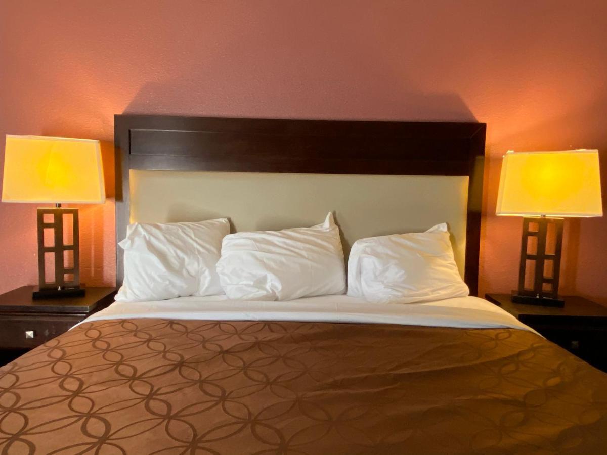 Express Inn Lafayette Bagian luar foto